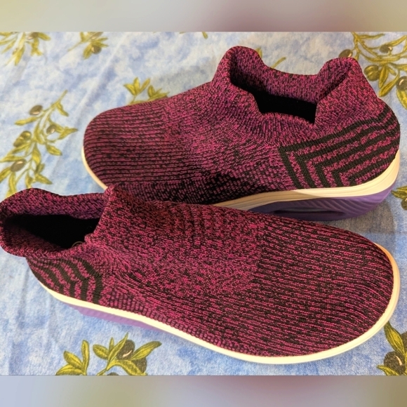 NEW Women's Purple Pull On Trainers Tennis Size 39 / Women's 8.5 ✨ 3 /$13 ✨ - Picture 2 of 3